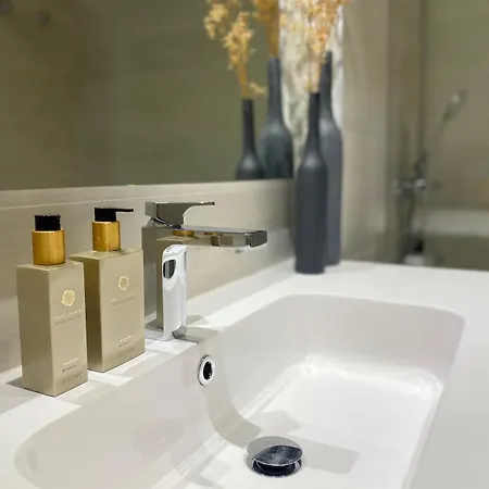 Entire With Terrace شقة