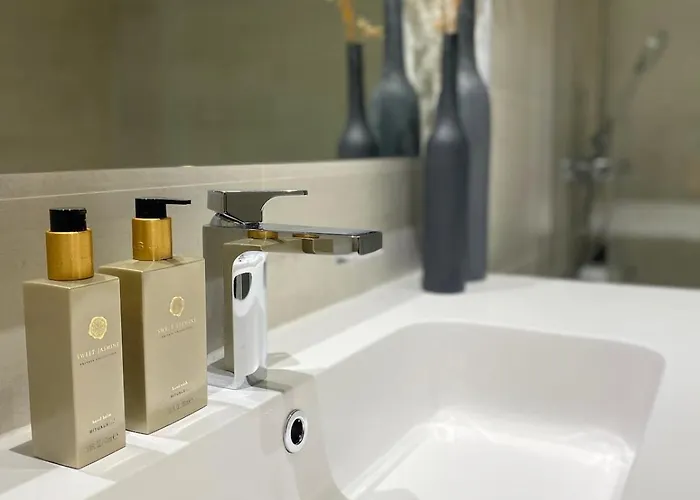 Entire With Terrace Daire